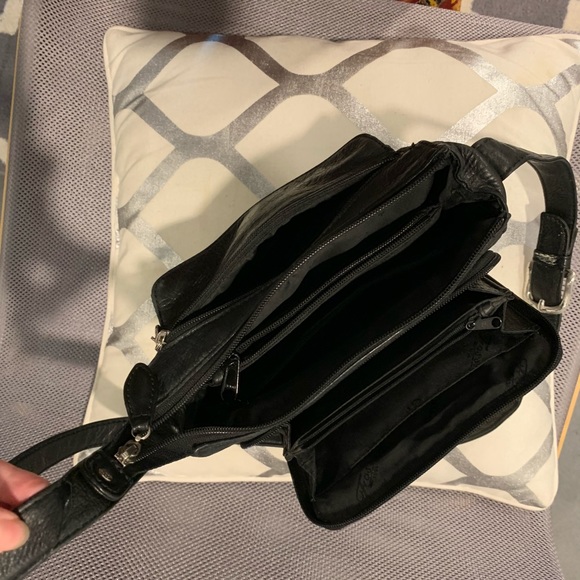 Fossil Black Purse - Picture 3 of 6